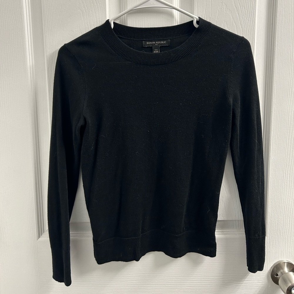 Banana Republic Classic Fitted Black Crew Neck Sweater in Petite XXS